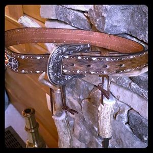Girls ariat western belt size 28.